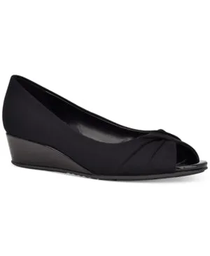 Bandolino Footwear Women's Caddia Pump, Black, 7