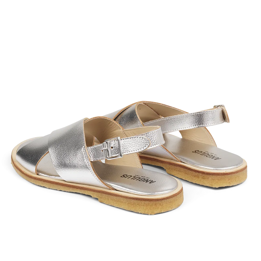Classic cross sandal