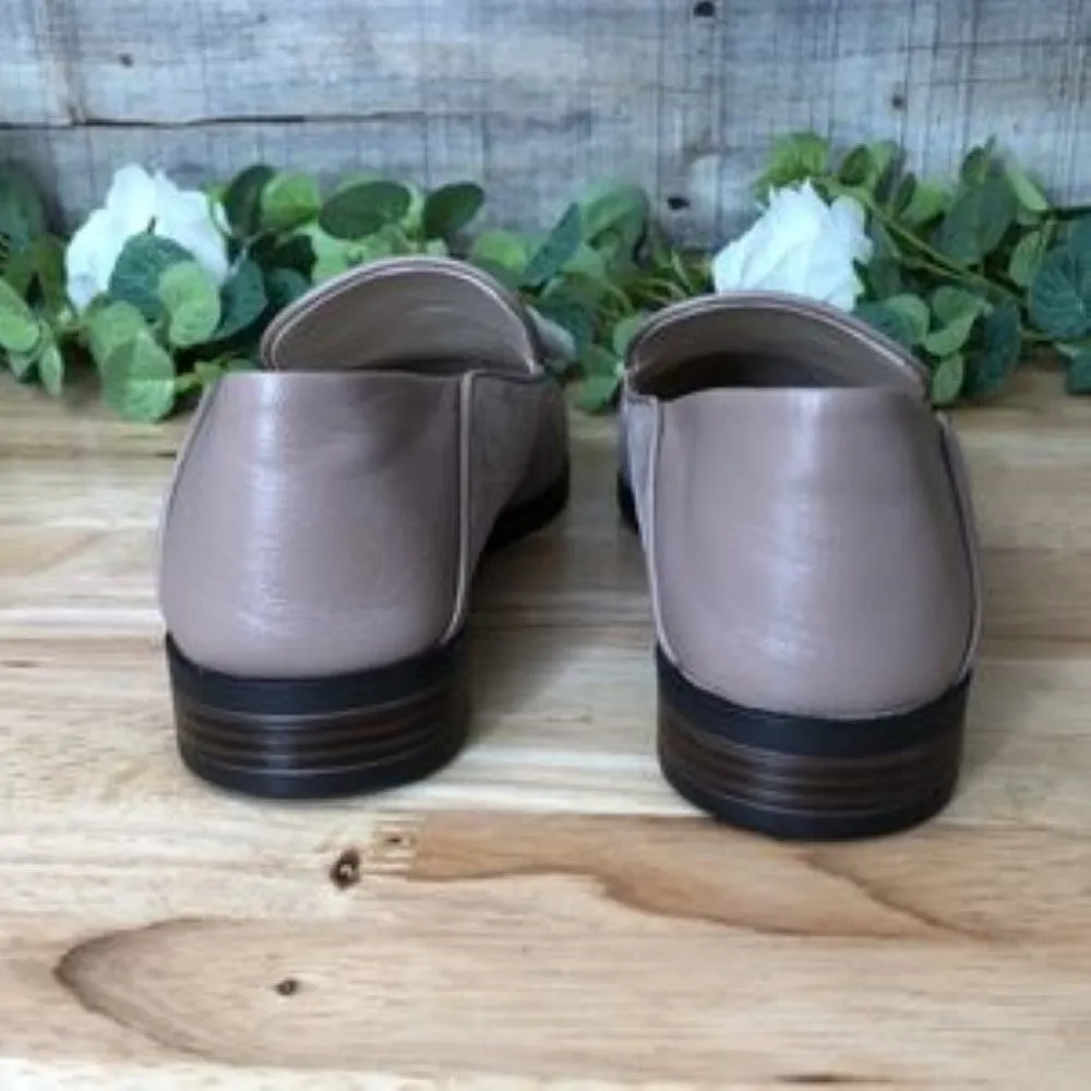 Cole Haan  Pinch Tassel Loafer  Tan  Size 7