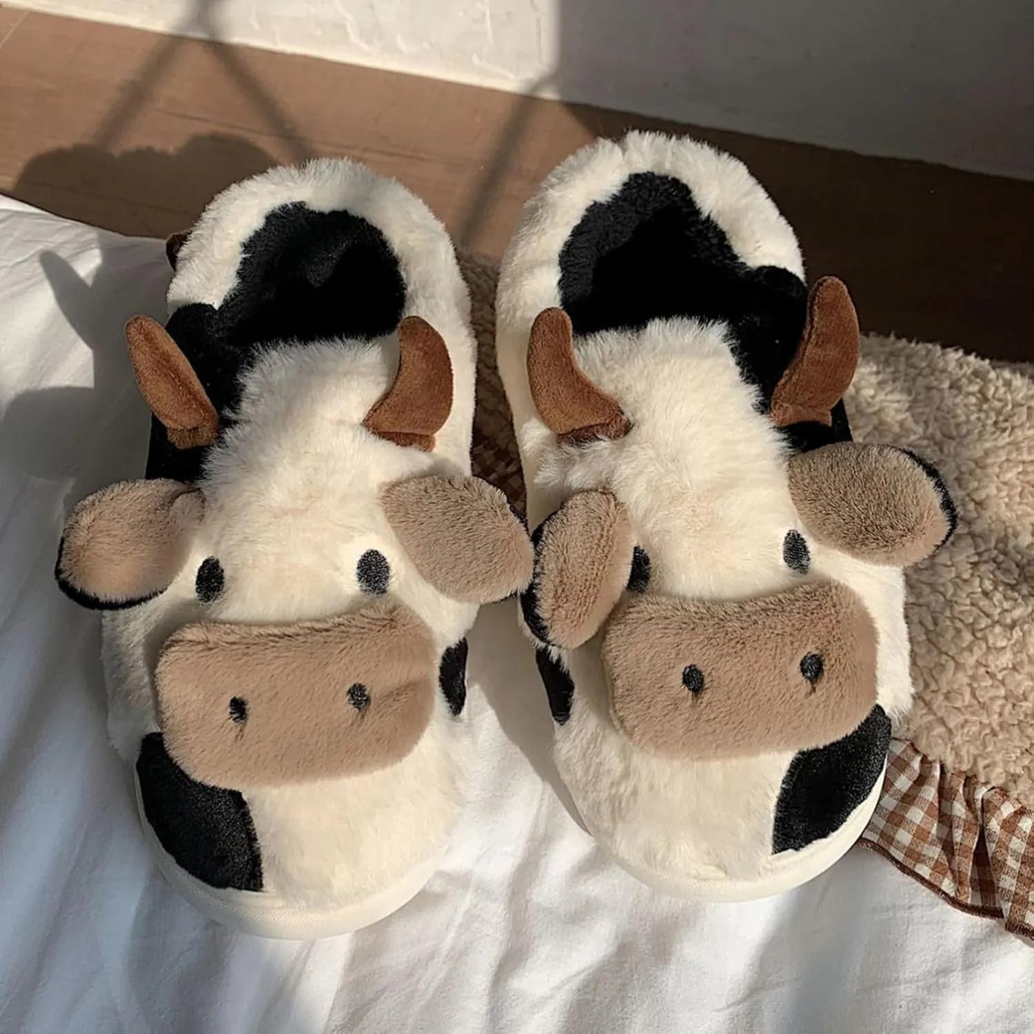 Cow Slippers for Women Men, Fluffy Cute Memory Foam Lightweight House Shoes Cozy Cartoon Slippers with Polar Fleece Lining Funny Furry Kawaii Bedroom Indoor and Outdoor
