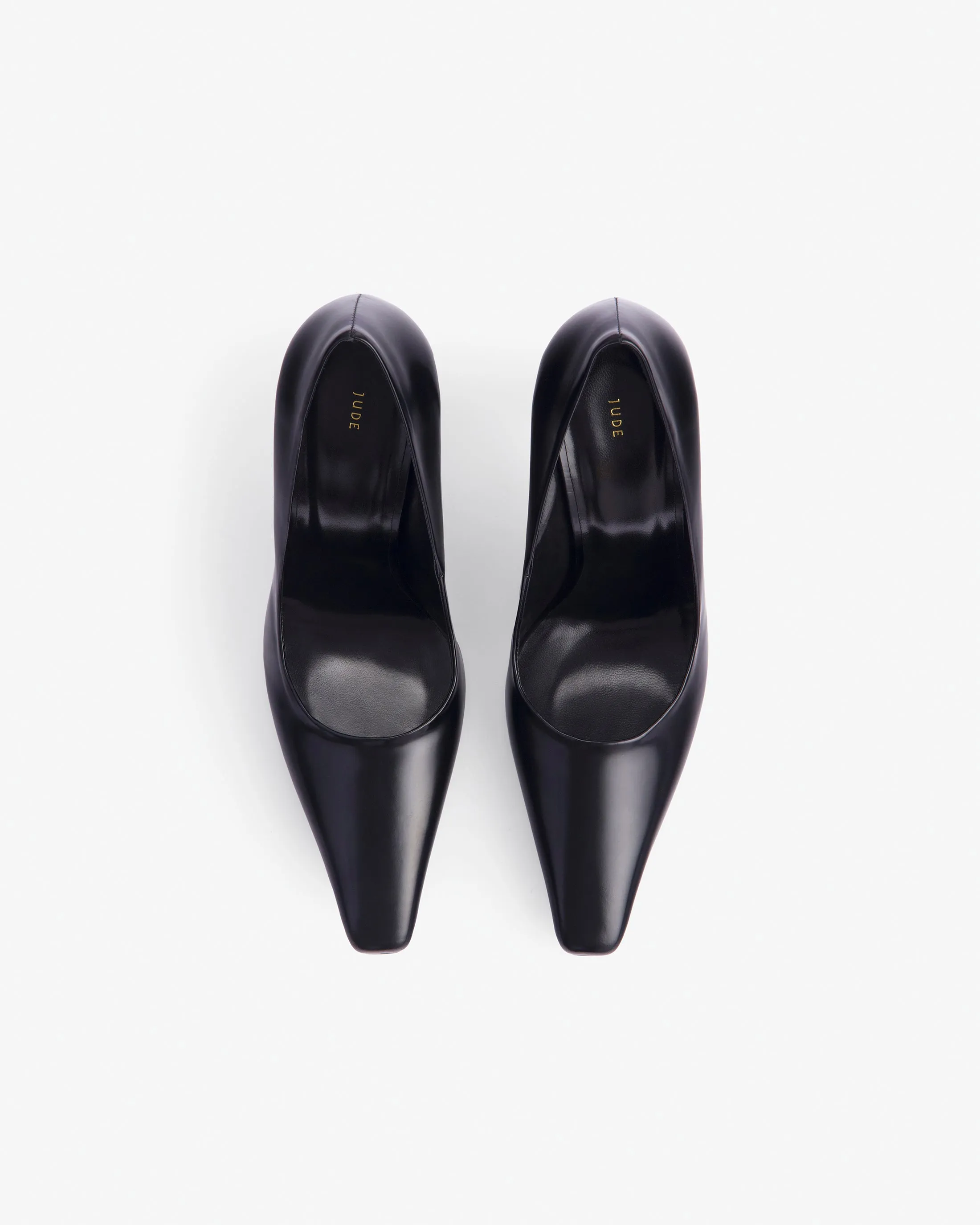 Fame Pump in Black Brushed Leather