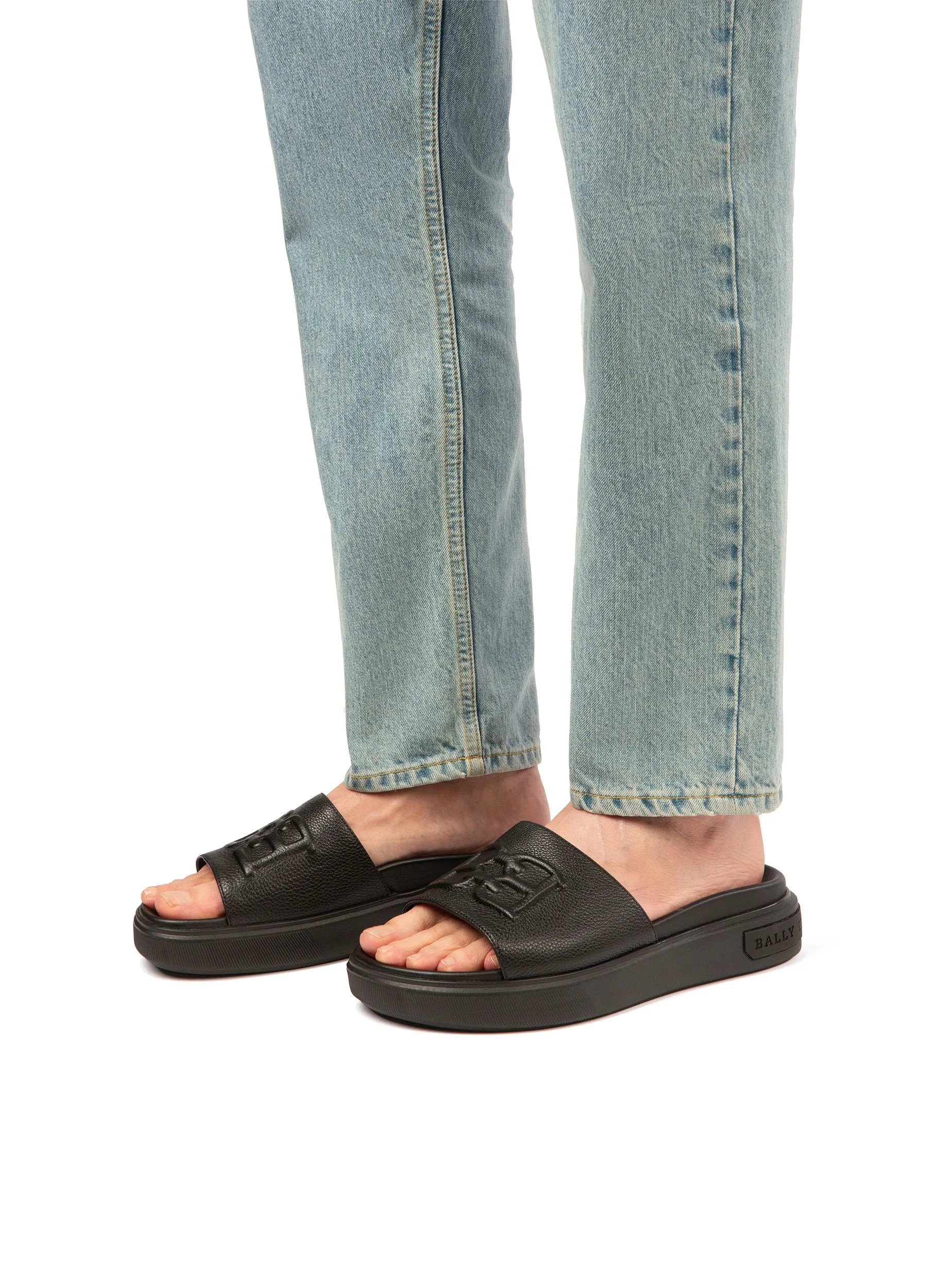 Jarmo Leather Slides In Black