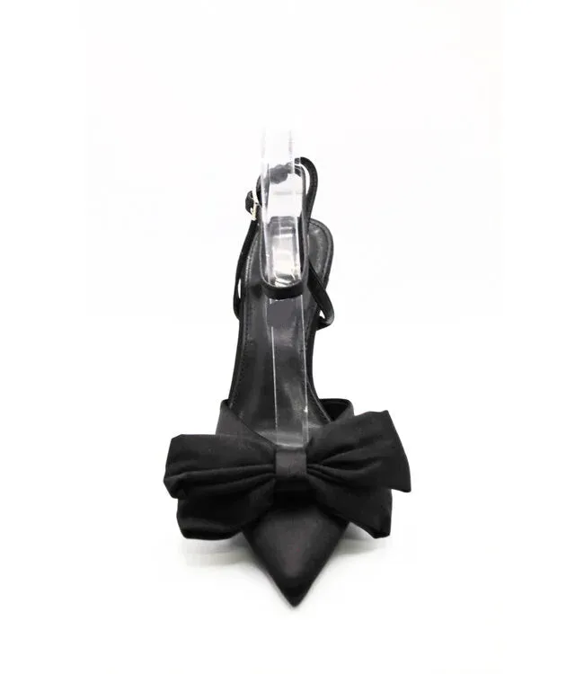 Malaya's Heels