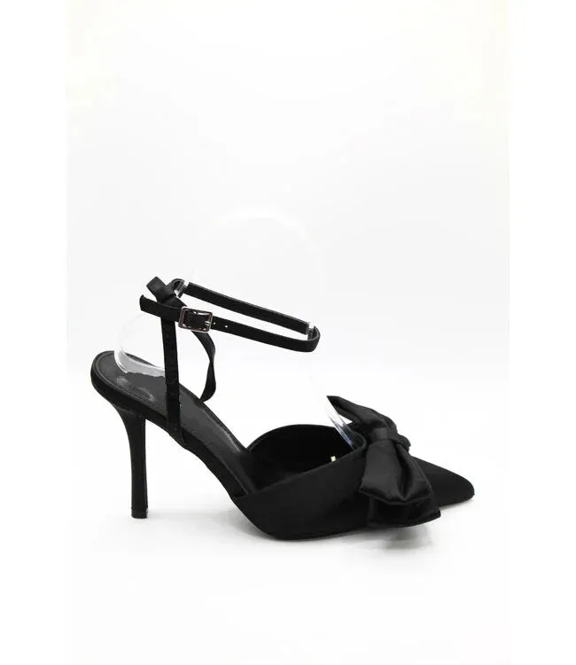 Malaya's Heels