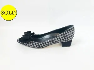 Manolo Blahnik Check Pump Size 38.5 It (8.5 Us)
