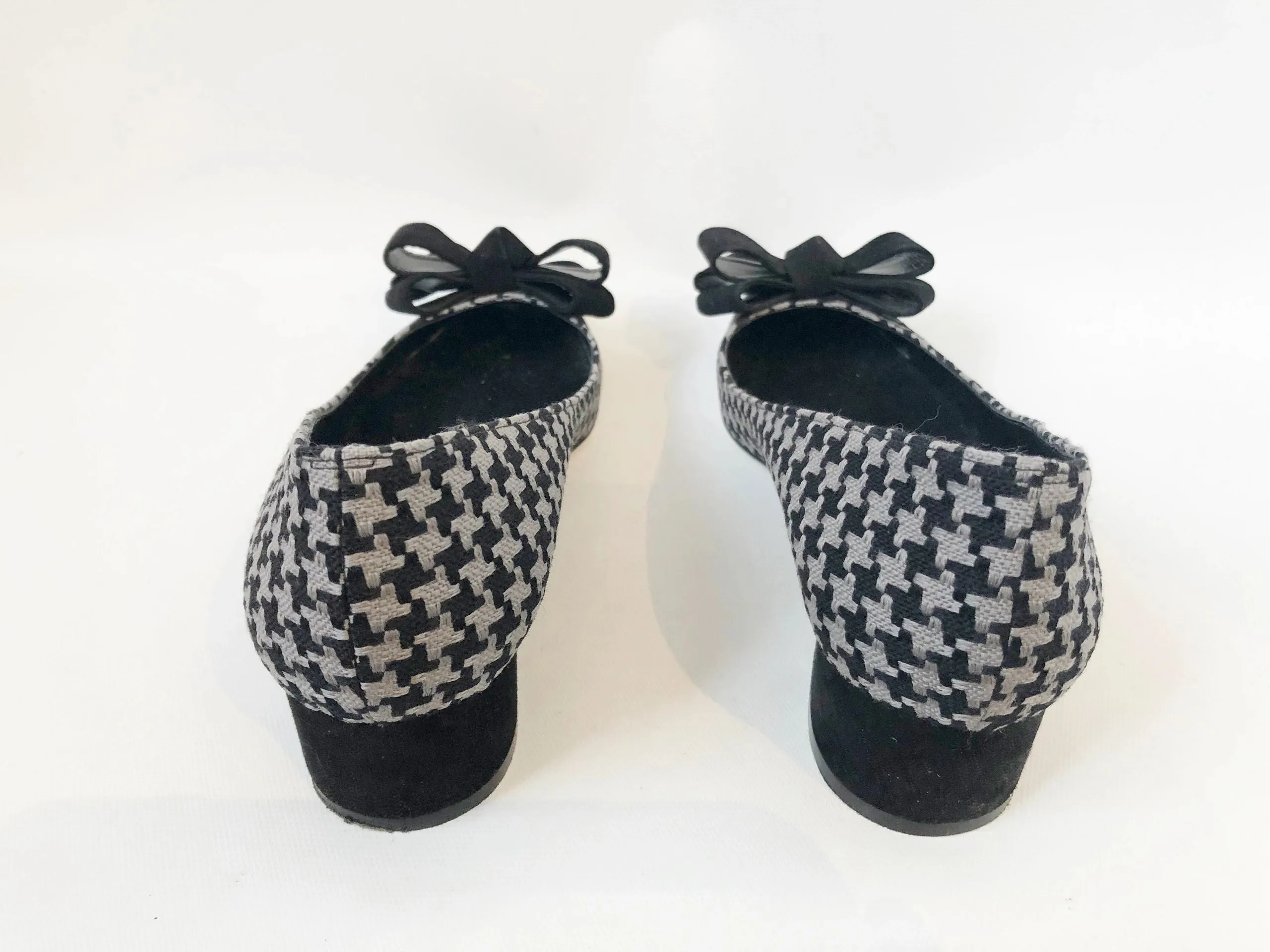 Manolo Blahnik Check Pump Size 38.5 It (8.5 Us)