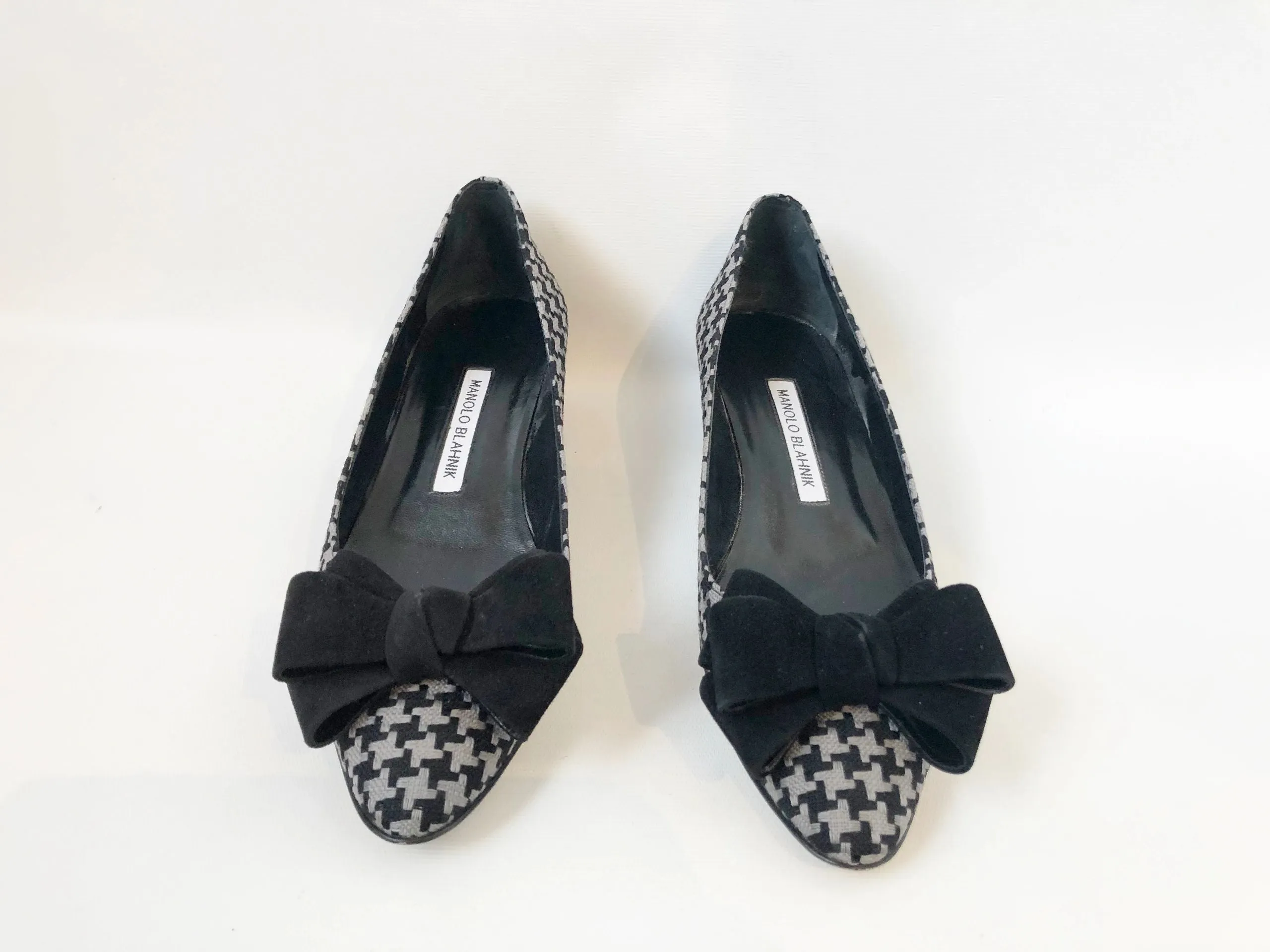 Manolo Blahnik Check Pump Size 38.5 It (8.5 Us)