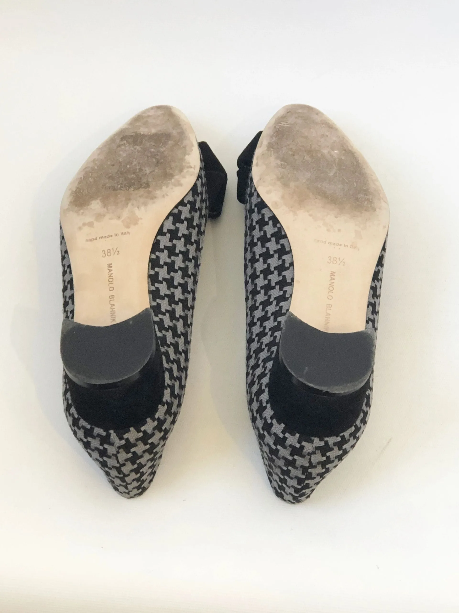 Manolo Blahnik Check Pump Size 38.5 It (8.5 Us)