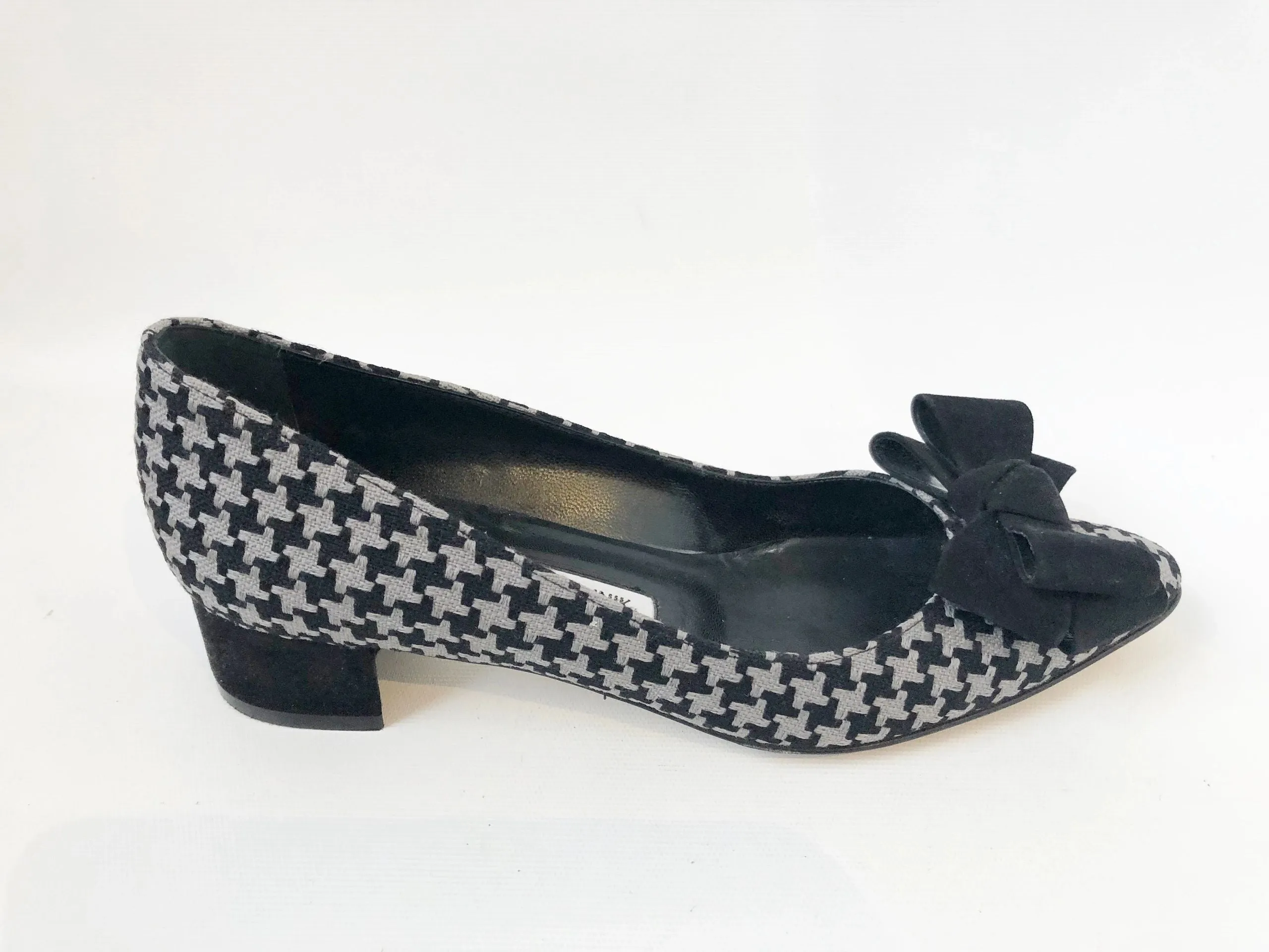 Manolo Blahnik Check Pump Size 38.5 It (8.5 Us)