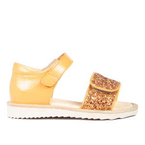 Patent sandal with sparkling glitter detail