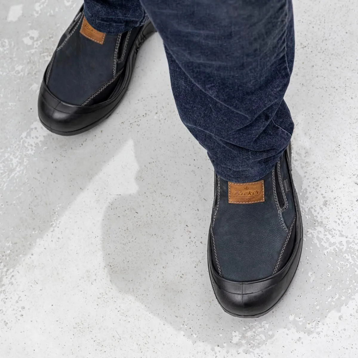 Slip-Resistant Overshoes. Black. Unisex. 1 Pair (Left/Right). PVC Construction. Medium, US Shoe Size : Men 8-9, Women 10-11