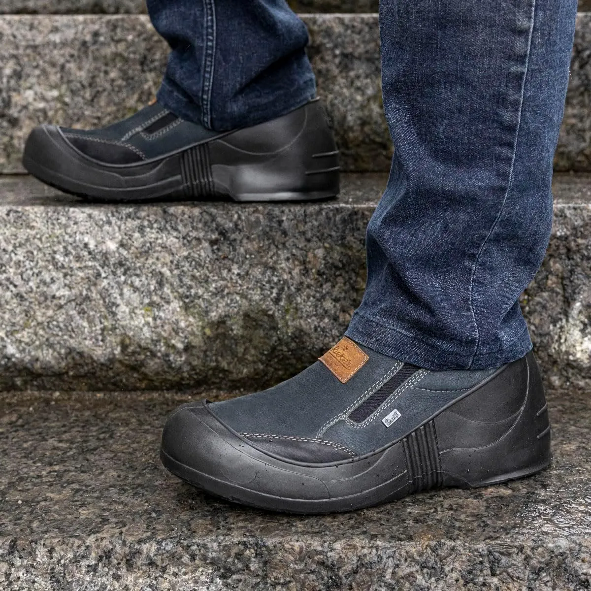 Slip-Resistant Overshoes. Black. Unisex. 1 Pair (Left/Right). PVC Construction. Medium, US Shoe Size : Men 8-9, Women 10-11