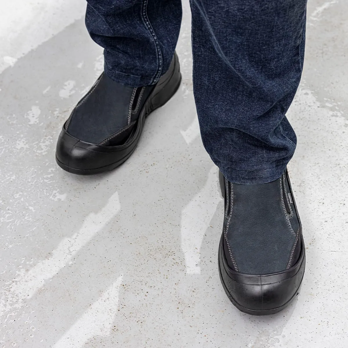 Slip-Resistant Overshoes. Black. Unisex. 1 Pair (Left/Right). PVC Construction. Medium, US Shoe Size : Men 8-9, Women 10-11