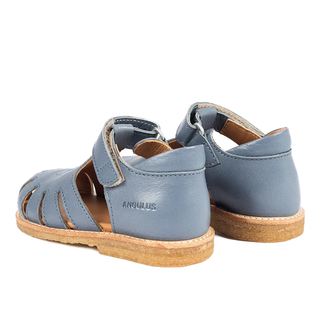 Starter sandal with weather embroidery