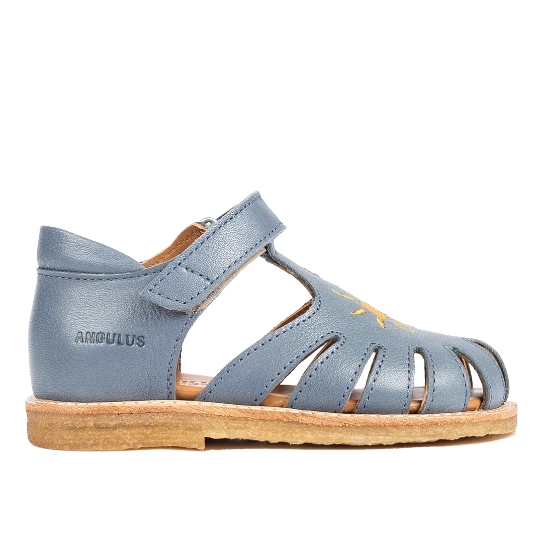 Starter sandal with weather embroidery