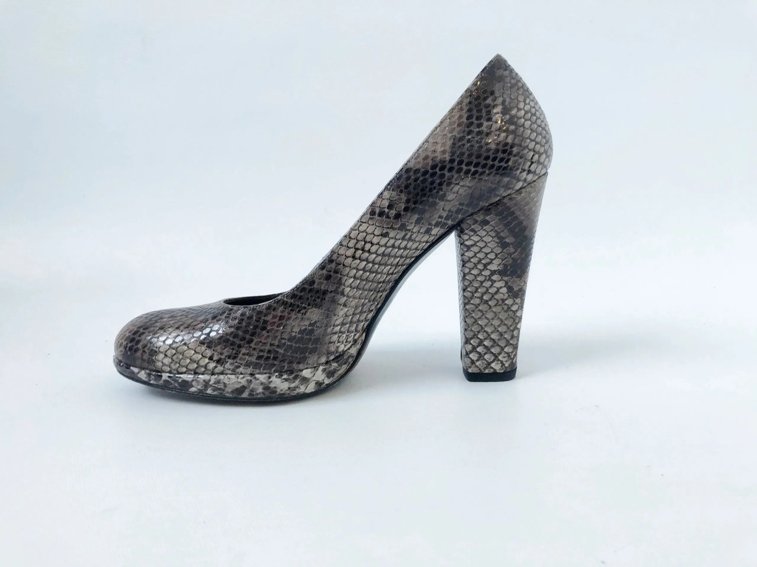 Stuart Weitzman Snakeskin Pump Size 7