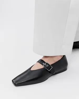Wioletta Flats in Black